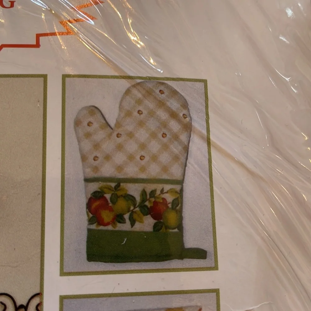 🆕 Apple orchard cottage set curtains w/bonus 3 piece matching kitchen set
